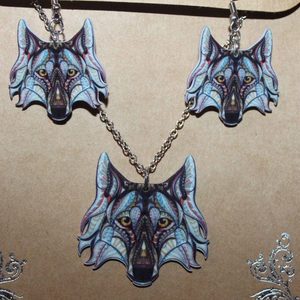 Nwt: New: Abstract Gray Wolf Necklace & Earrings